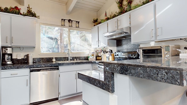 Frigorifero, microonde, forno, lavastoviglie