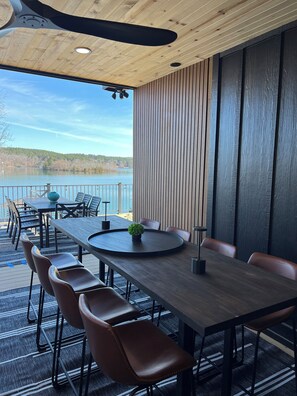 Outdoor dining - Lake Paradise  (Six Mile)