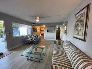 Smart TV - Hot Tub, Walk to Beach, Snorkeling, Surfing (Riviera Beach)