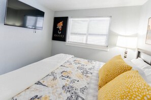 3 bedrooms, desk, iron/ironing board, free WiFi