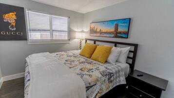 3 bedrooms, desk, iron/ironing board, free WiFi