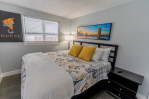 3 bedrooms, desk, iron/ironing board, free WiFi