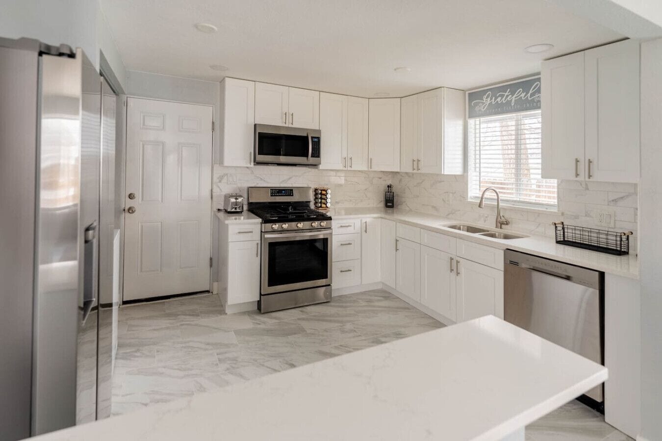 冰箱、微波炉、烤箱、炉灶