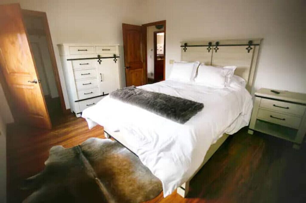 Villa Tuscano on Winery w Horses, Alpacas & Goats