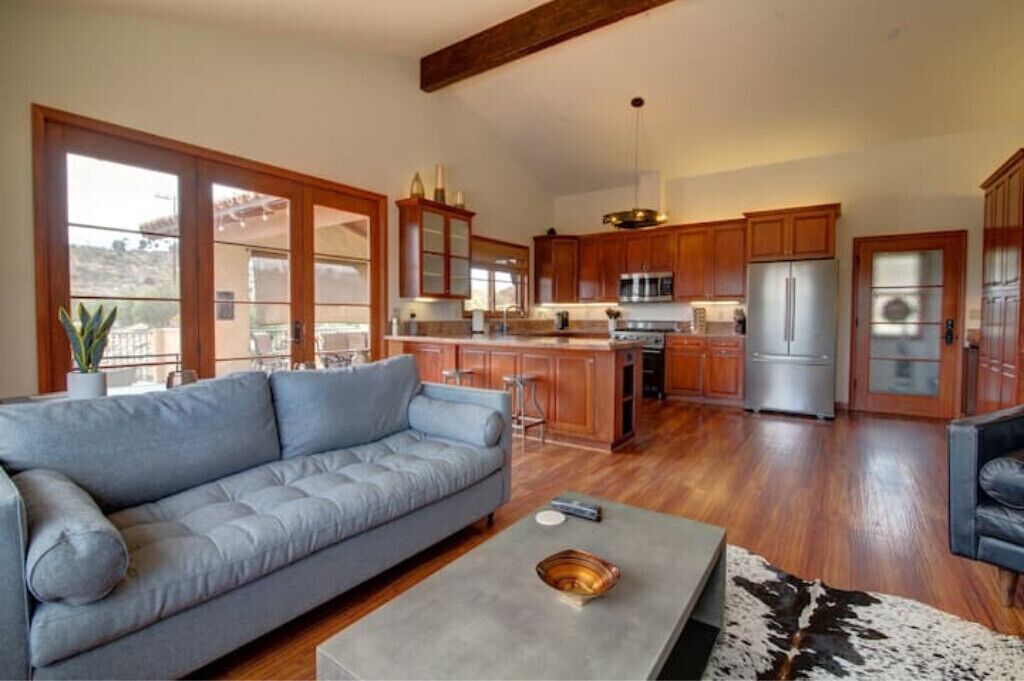 Villa Tuscano on Winery w Horses, Alpacas & Goats