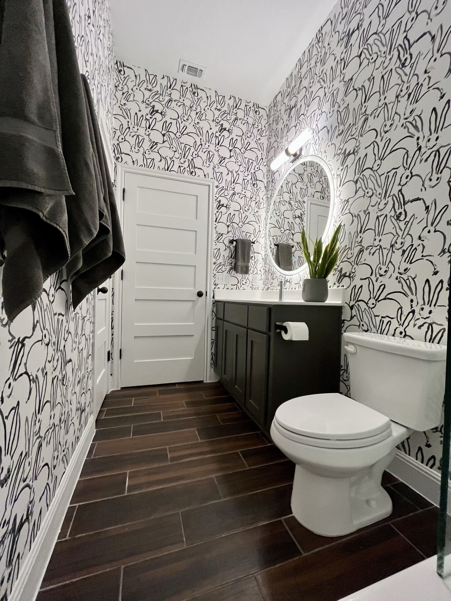 5mi to COTA, 10mi to downtown, 2mi to McKinney Falls, 12mi to Tesla Giga Texas