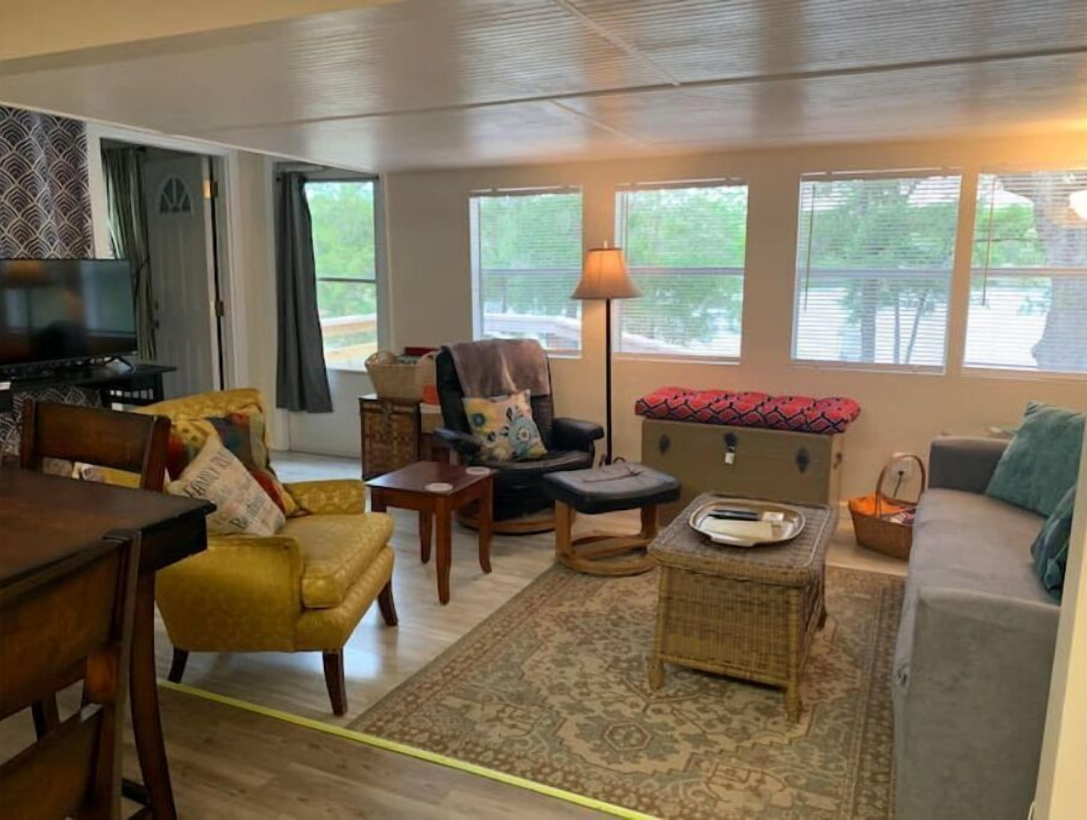 Smart-TV, Videospiele, DVD-Player, Bücher