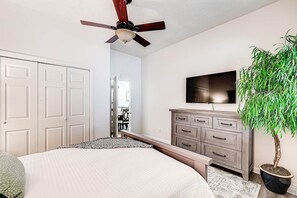3 bedrooms, desk, iron/ironing board, free WiFi