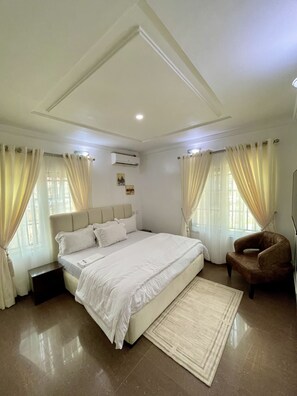 5 Schlafzimmer, Bügeleisen/Bügelbrett, kostenloses WLAN, Bettwäsche