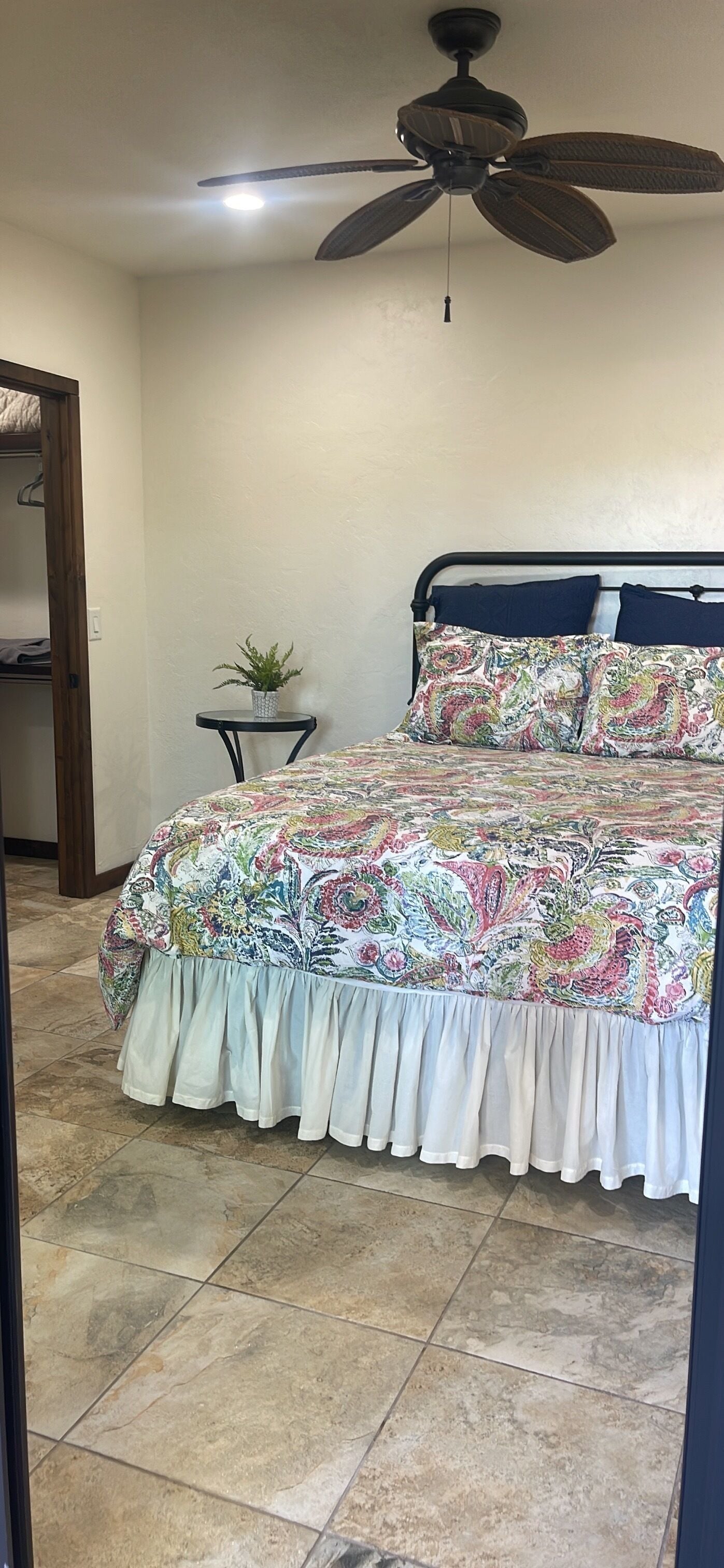 Queen suite with brand new mattress set