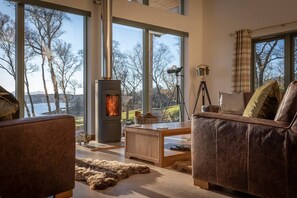 TV, fireplace, stereo