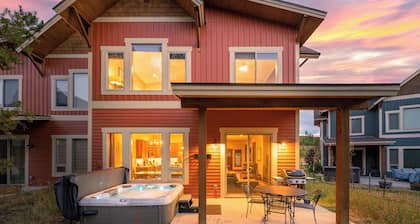 4BR mountain retreat w/ hot tub & grill patio