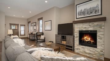 Smart TV, chimenea, videojuegos y reproductor de DVD