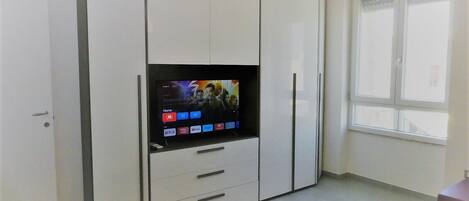 2 habitaciones, caja de seguridad en la habitación y cuna de viaje