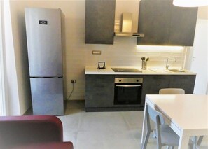 Kühlschrank, Ofen, Herdplatte, Geschirrspüler