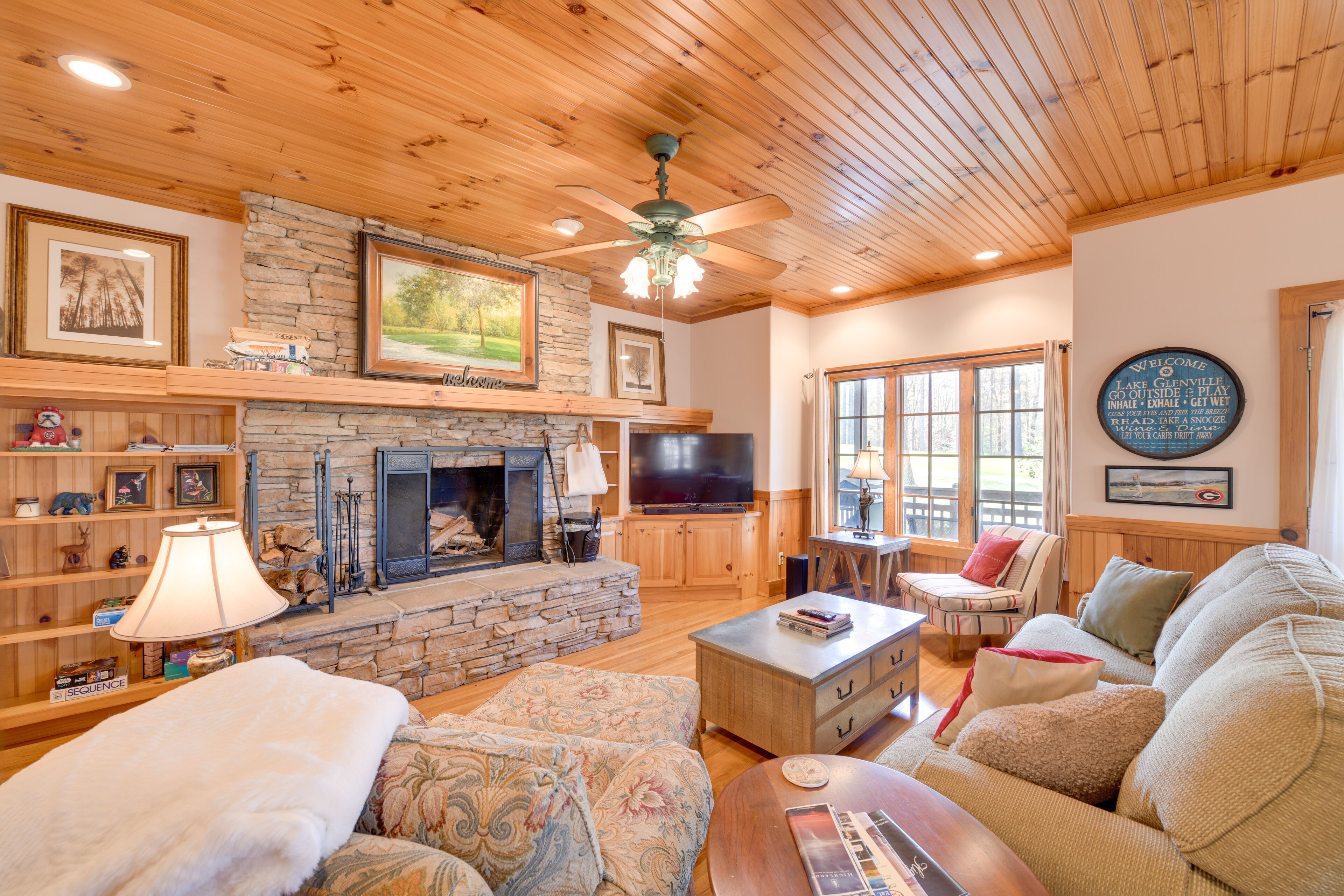 Inviting Cashiers Condo: Deck & Golf Course Views!