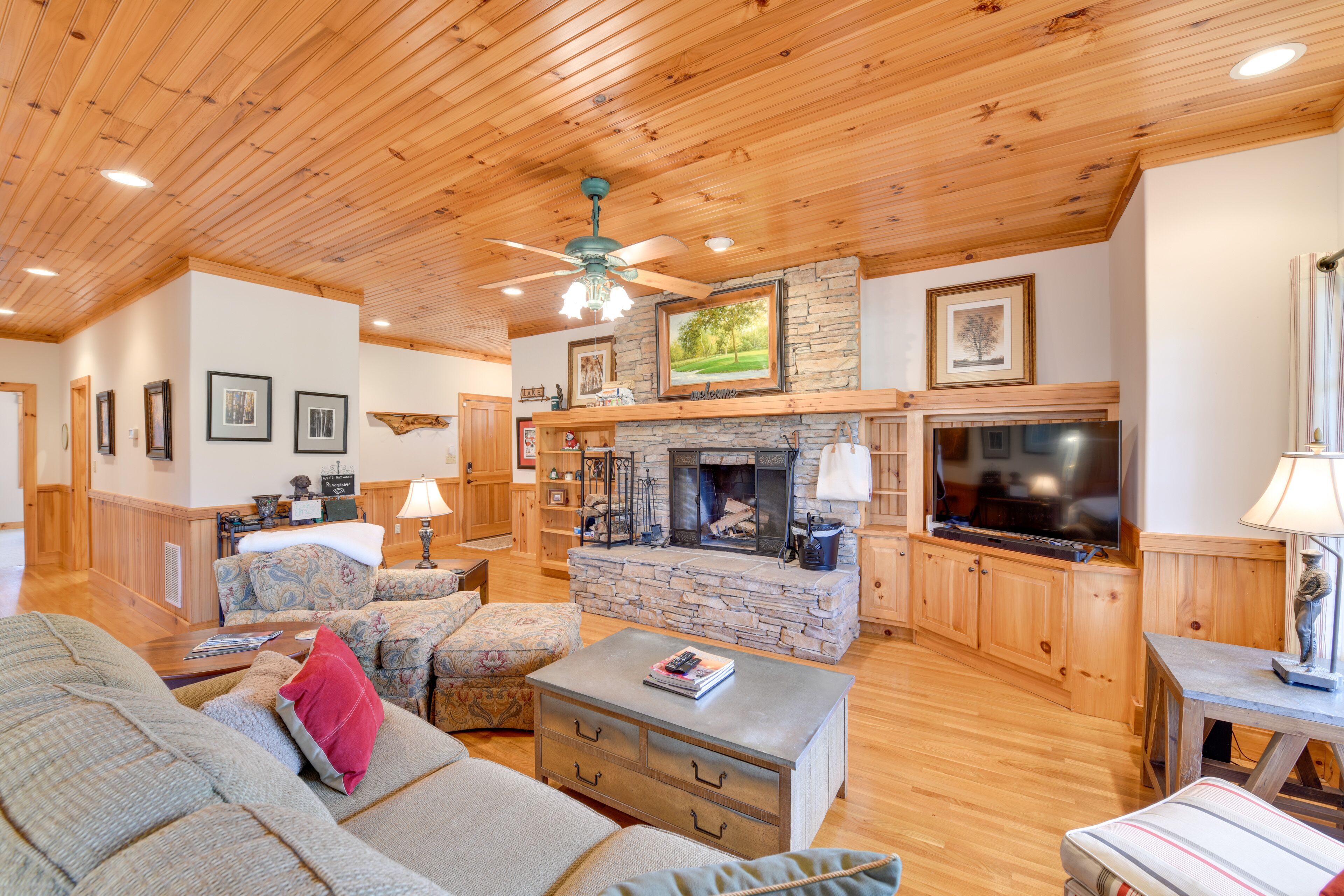 Inviting Cashiers Condo: Deck & Golf Course Views!