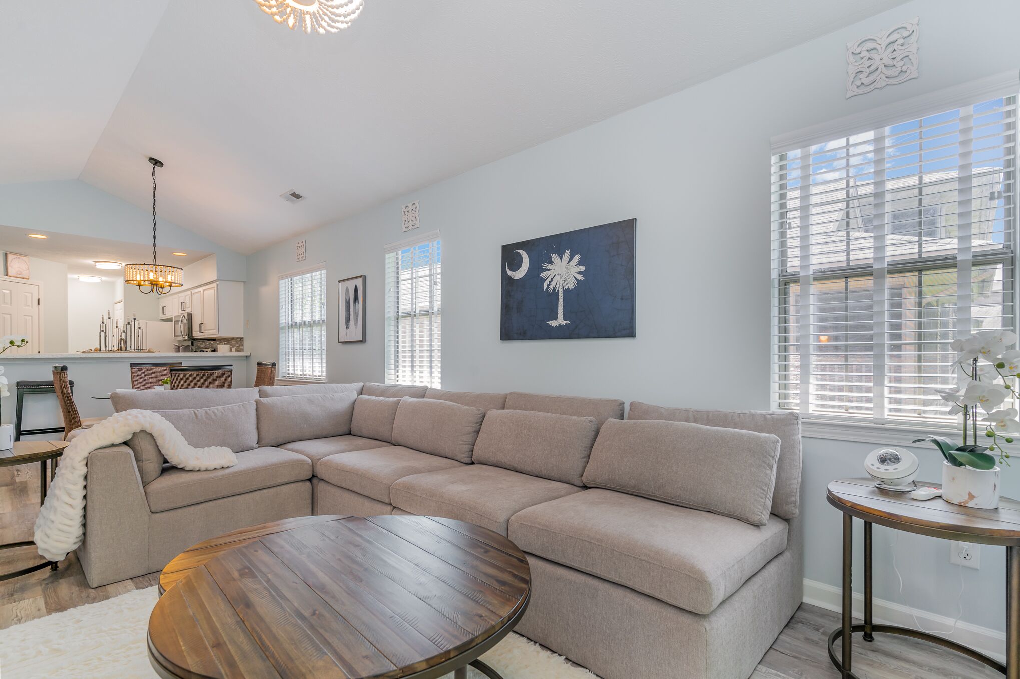 NEW Sunny & Serene 2bd/2bath Second Floor & Small dogs Welcomed!!