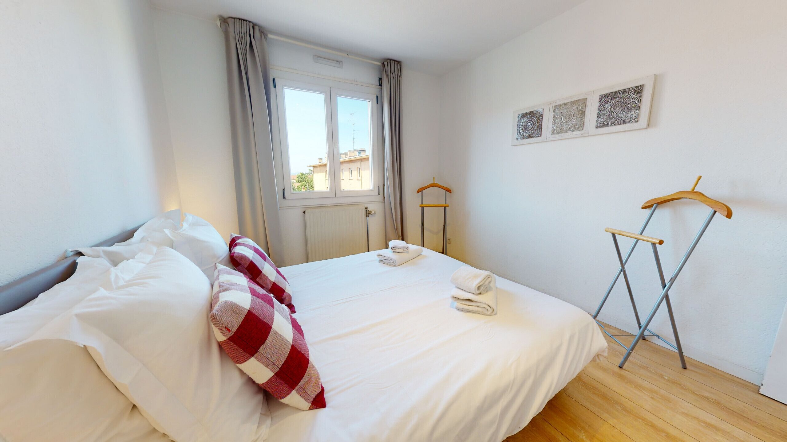 Iron/ironing board, free WiFi, bed sheets
