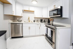 Fridge, microwave, oven, stovetop - 3390 W 66th Ave · All New! Convenient Location! Sleeps 8 (Denver)