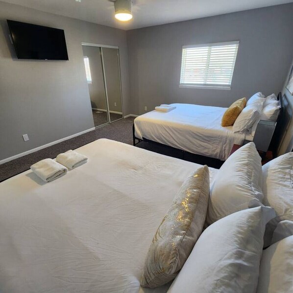 2 bedrooms, desk, iron/ironing board, free WiFi