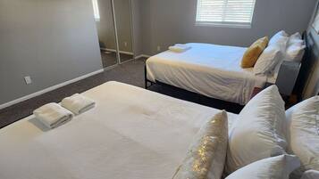 2 chambres, bureau, fer et planche à repasser, Wi-Fi gratuit