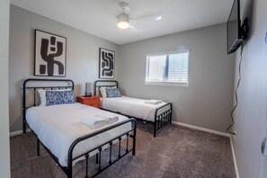 2 Schlafzimmer, Schreibtisch, Bügeleisen/Bügelbrett, kostenloses WLAN