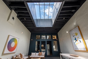 Interior - Luxurious and Cozy Urban Retreat at the Heart of the Bourbon Trail! (Louisville)