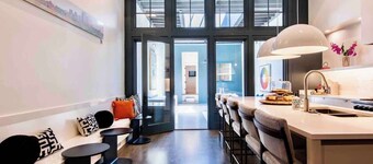 Bourbon City - Luxury Urban Retreat