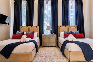 3 habitaciones, tabla de planchar con plancha y cuna de viaje 