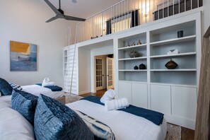 4 bedrooms, iron/ironing board, free WiFi, bed sheets - Luxurious and Cozy Urban Retreat at the Heart of the Bourbon Trail! (Louisville)