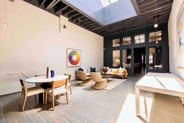 Dining - Bourbon City - Luxury Urban Retreat (Louisville)