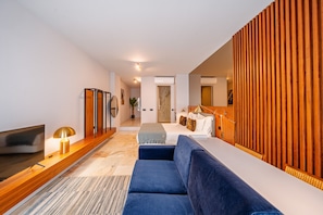 In-room safe, iron/ironing board, free WiFi, bed sheets - Refuge Studio in Bolhão Market (Oporto)