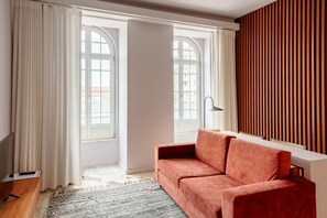 TV - Charming Studio in Bolhão Market (Oporto)