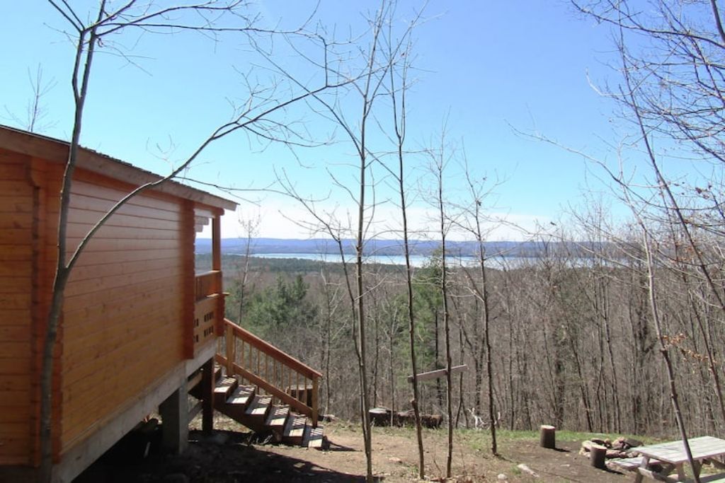 TRACKERS CABIN, VERY PRIVATE, HIKE IN, NO NEIGHBORS, PET FRIENDLY 