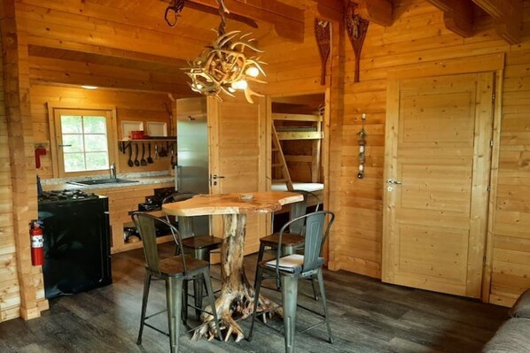 Dining - SARAH LESLEY CABIN, VERY PRIVATE (Golden Lake)