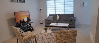 Comfortable King Size BRM 1.5 BTH & Garage parking