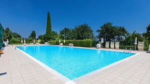 Unclassified image, 4 of 35, button - Il Melagrano A11 by Wonderful Italy (Padenghe sul Garda)