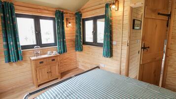 1 bedroom, individually decorated, individually furnished, free WiFi