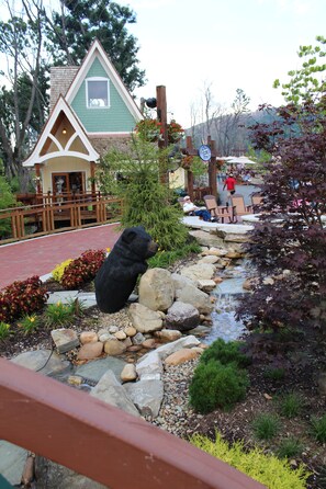 Property grounds - Hot Tub, Game Room,1 mile to Downtown Gatlinburg, GSMN Park Bypass & Trails (Gatlinburg)