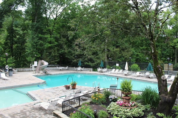Pool - Hot Tub, Game Room,1 mile to Downtown Gatlinburg, GSMN Park Bypass & Trails (Gatlinburg)
