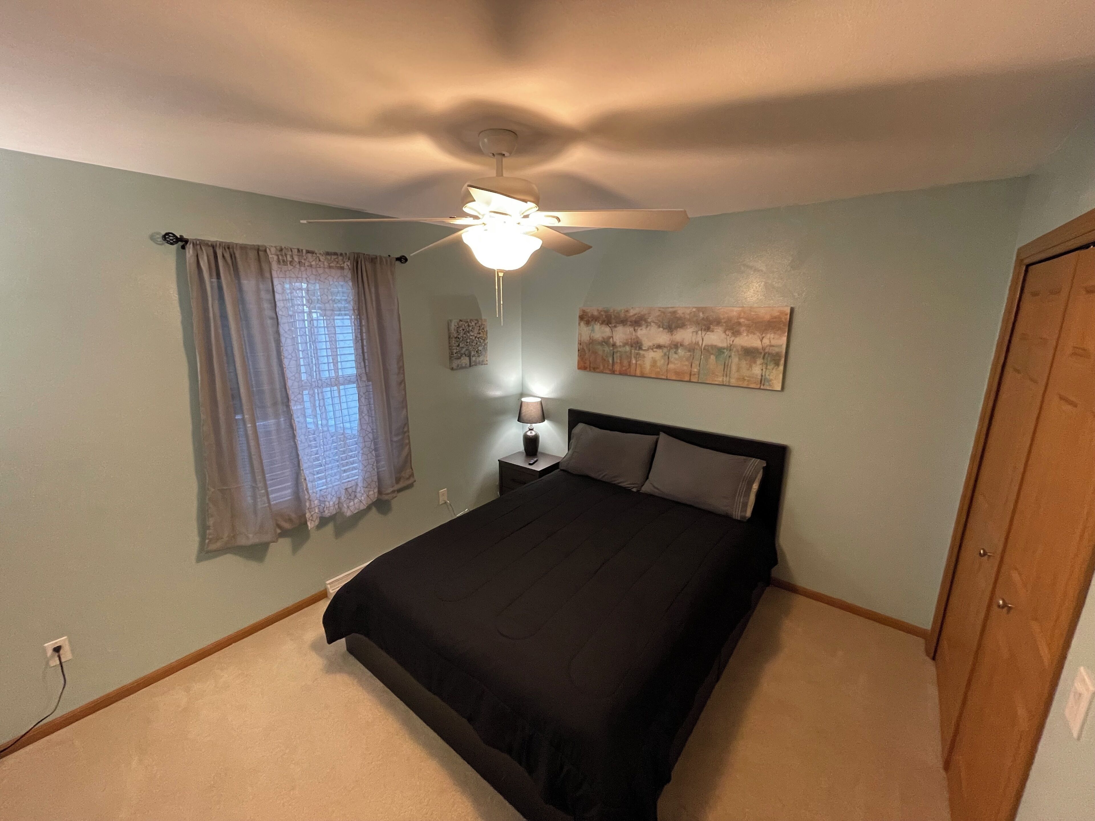 Hot tub - 4 Bedroom - 3.5 Bathrooms - Perfect Location