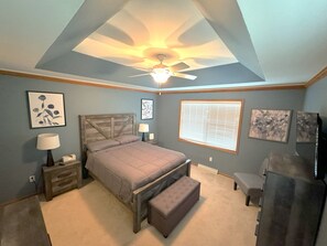 4 bedrooms, desk, iron/ironing board, WiFi