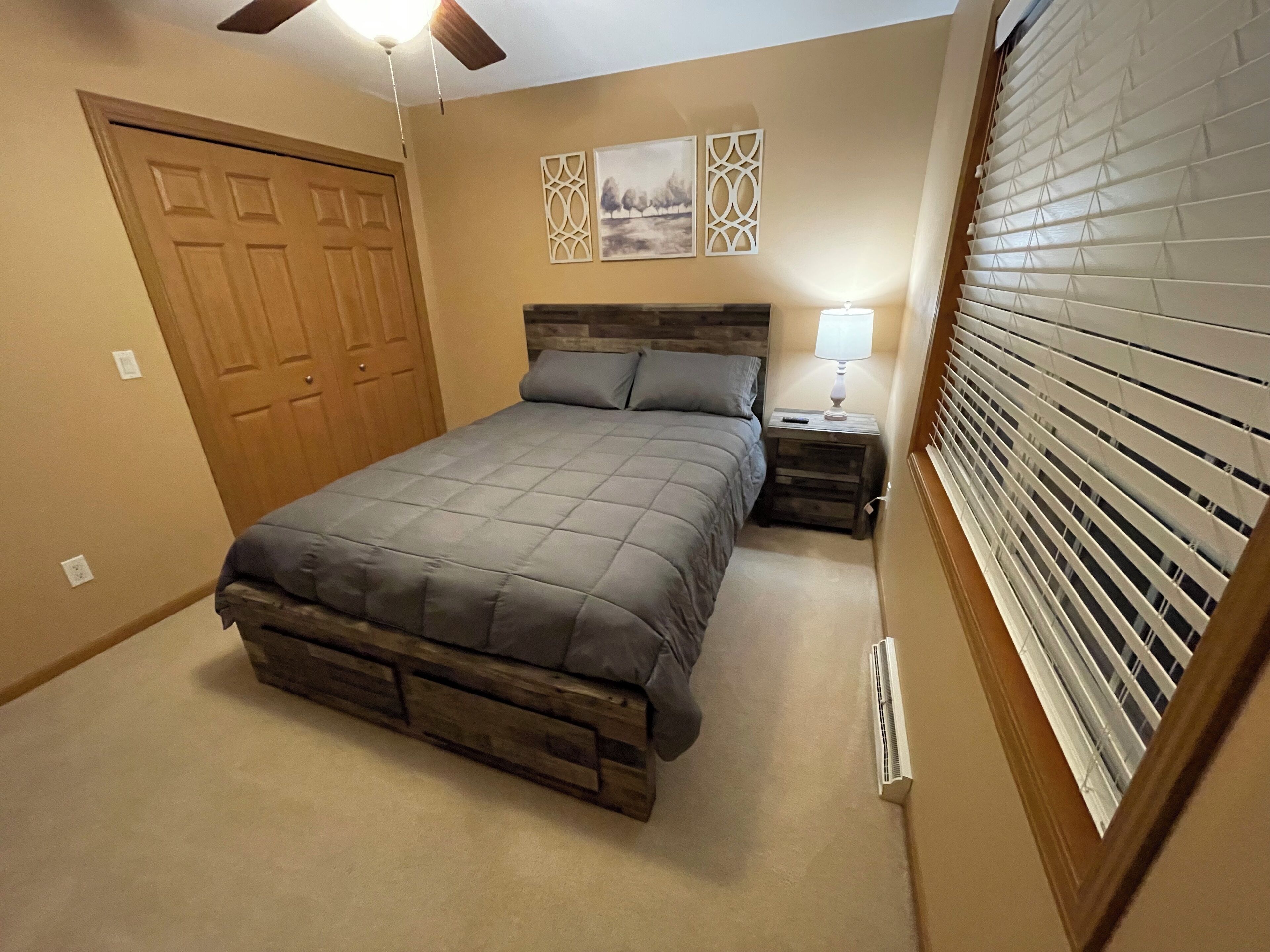 Hot tub - 4 Bedroom - 3.5 Bathrooms - Perfect Location