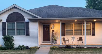Hot tub - 4 Bedroom - 3.5 Bathrooms - Perfect Location