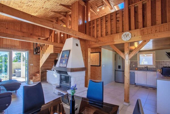 المنشأة من الداخل