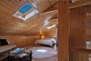 2 slaapkamers, een strijkplank/strijkijzer, reisbedje, wifi