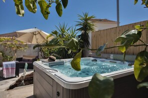 مغطس سبا خارجي