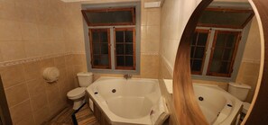 Habitación exclusiva doble | Escritorio, wifi gratis, ropa de cama