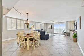 Smart TV - Wake Up to Gulf Views|2BR 2BA at Seaview 201| 10% off 7+ days (Madeira Beach)